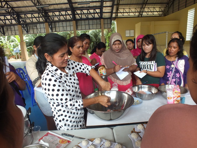 โครงการส่งเสริมอาชีพกลุ่มสตรี หลักสูตร “ขนมจีบ ซาลาเปา”